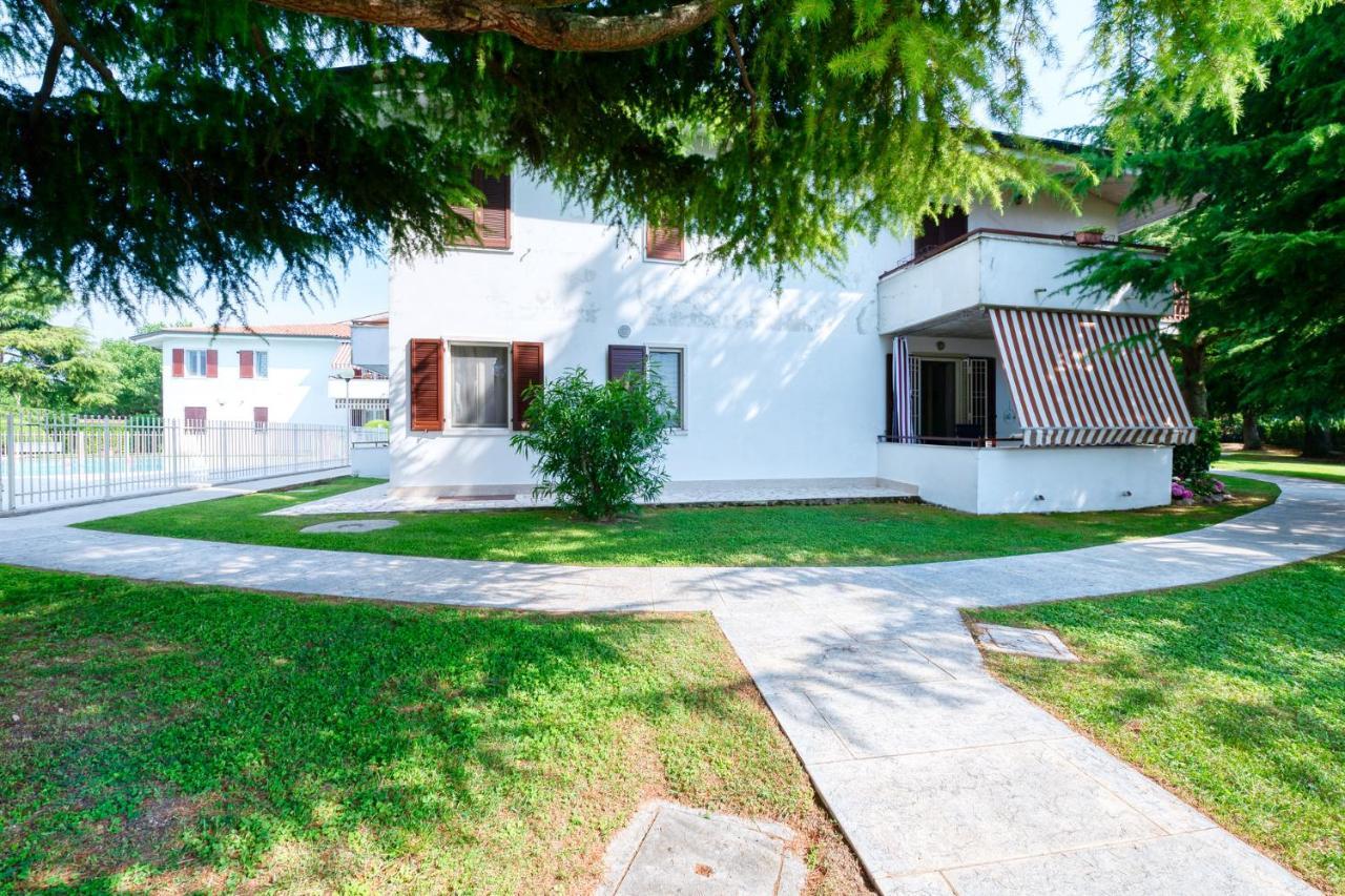 Wolf House - Peschiera Holiday - Jacuzzi Privata Песк'єра-дель-Гарда Екстер'єр фото