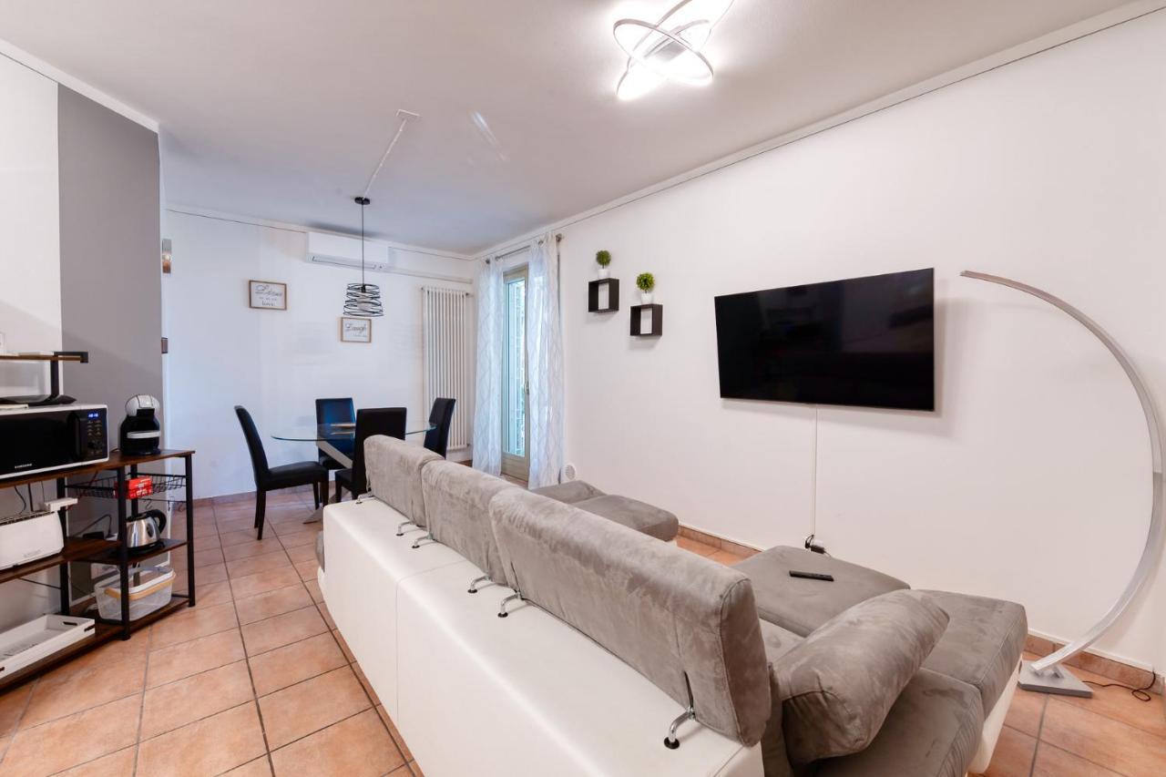 Wolf House - Peschiera Holiday - Jacuzzi Privata Песк'єра-дель-Гарда Екстер'єр фото