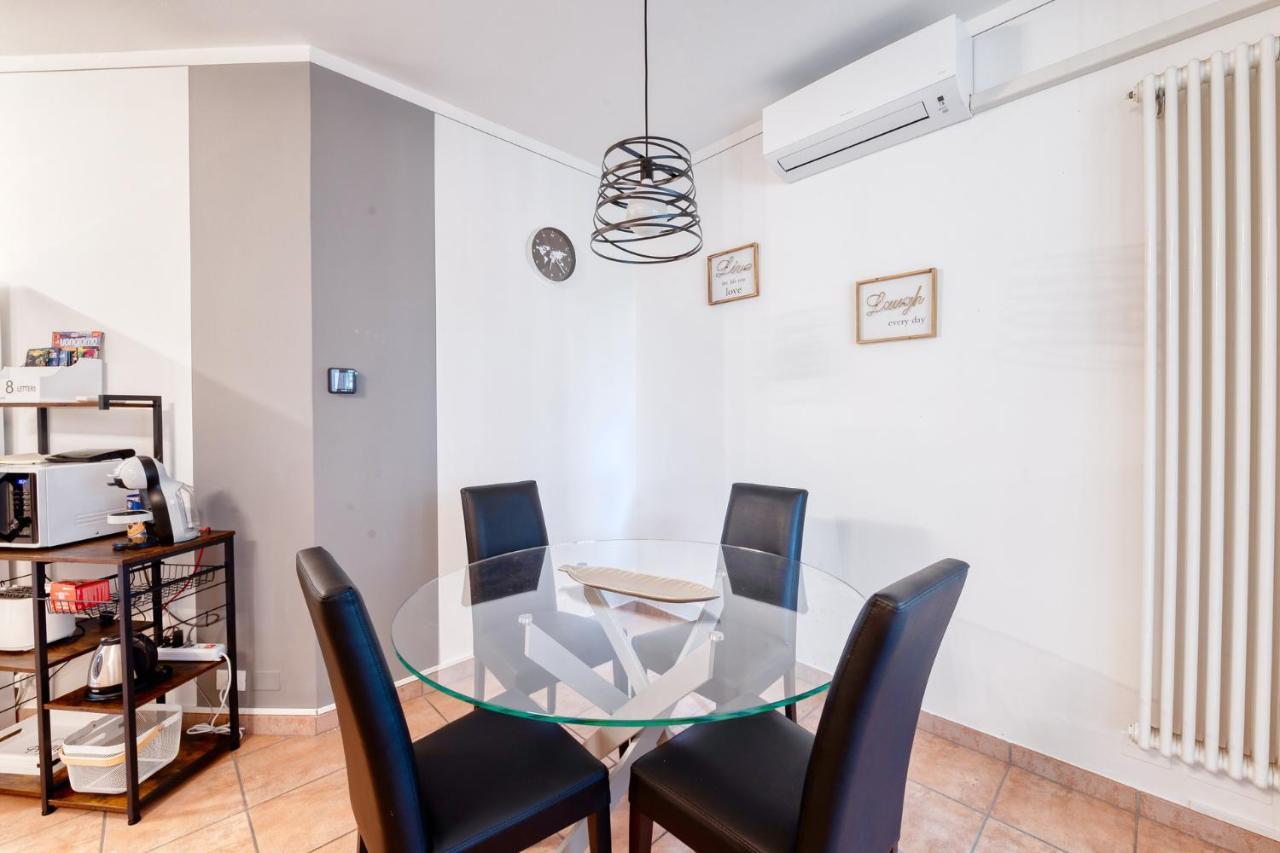 Wolf House - Peschiera Holiday - Jacuzzi Privata Песк'єра-дель-Гарда Екстер'єр фото