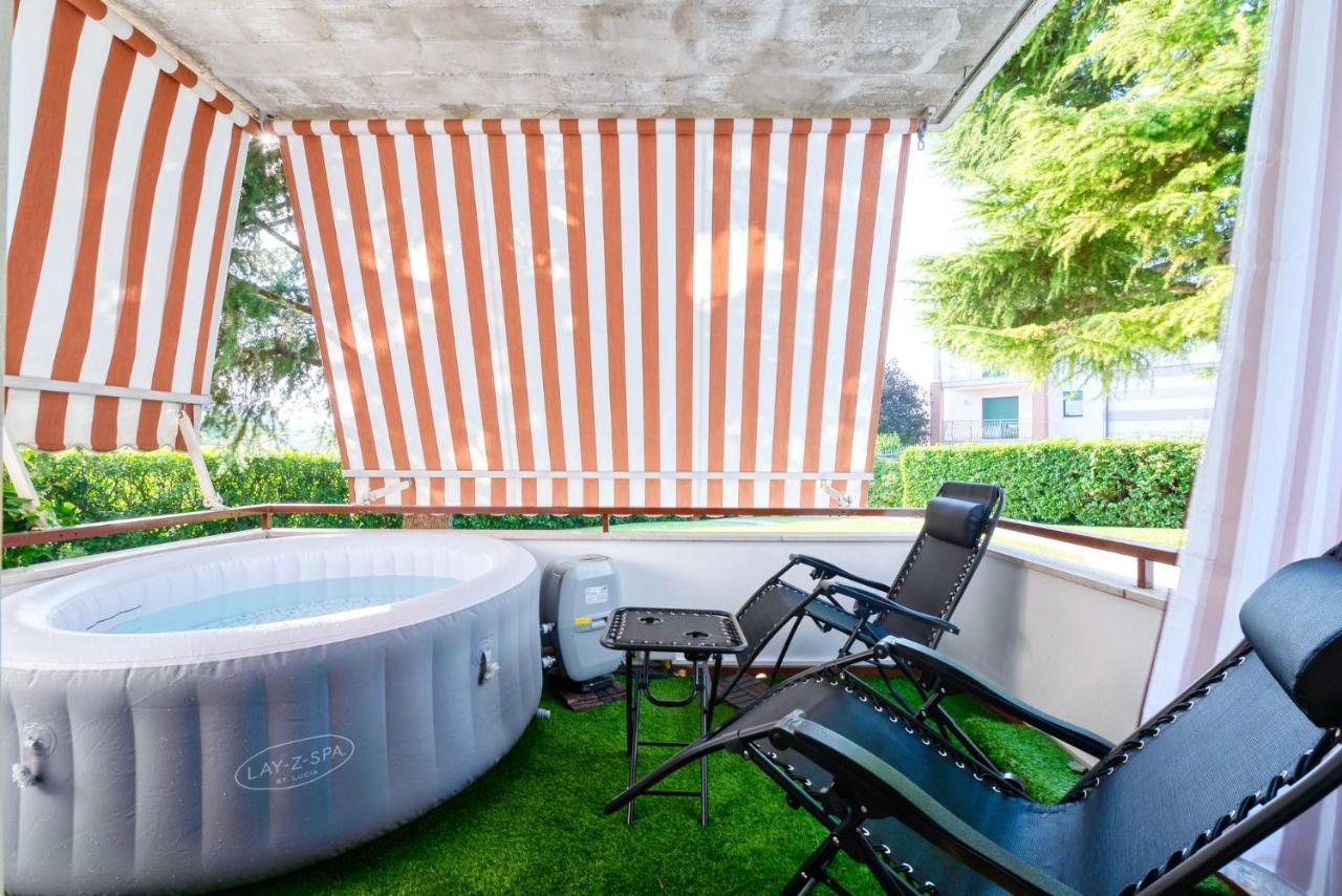 Wolf House - Peschiera Holiday - Jacuzzi Privata Песк'єра-дель-Гарда Екстер'єр фото