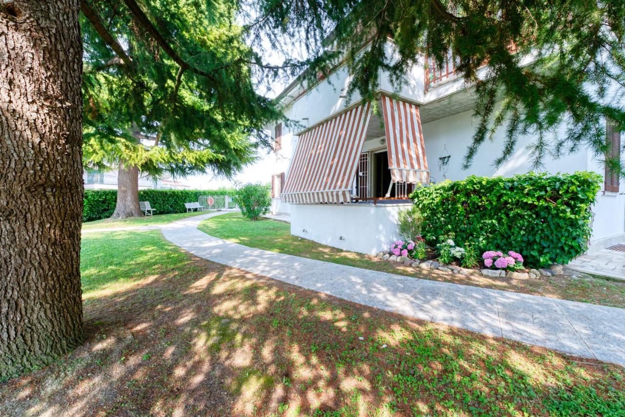 Wolf House - Peschiera Holiday - Jacuzzi Privata Песк'єра-дель-Гарда Екстер'єр фото